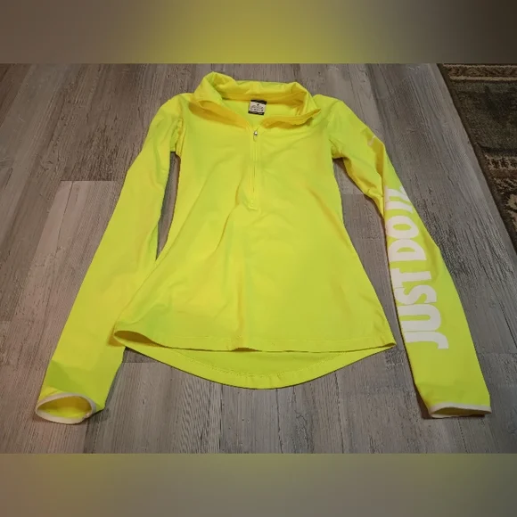 Nike Top - Picture 1 of 5